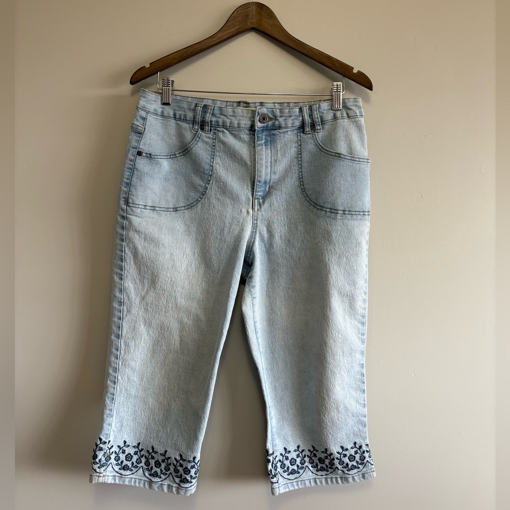 Vintage Style Penmans Stretch Light Wash Embroidered Hem Women’s Capri Jeans